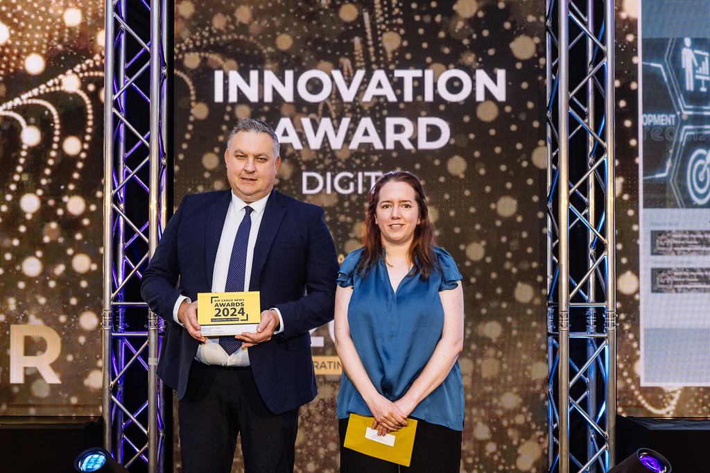 David Jarvis collects the Digital Innovation Award for Hermes Logistics Technologies